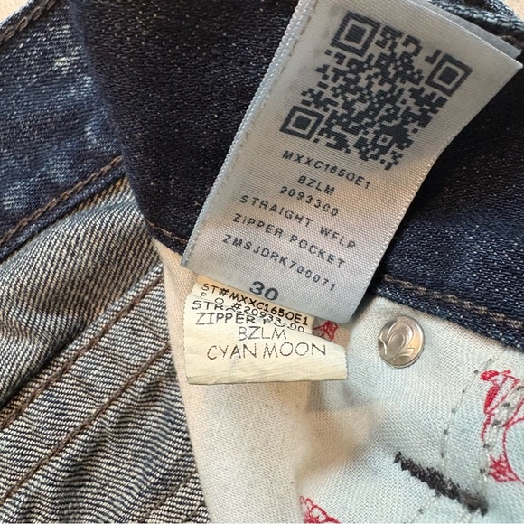 True Religion Straight w/Flaps Zipper Pocket
Ripped Jeans, Sz 30 Waist - Picture 16 of 16